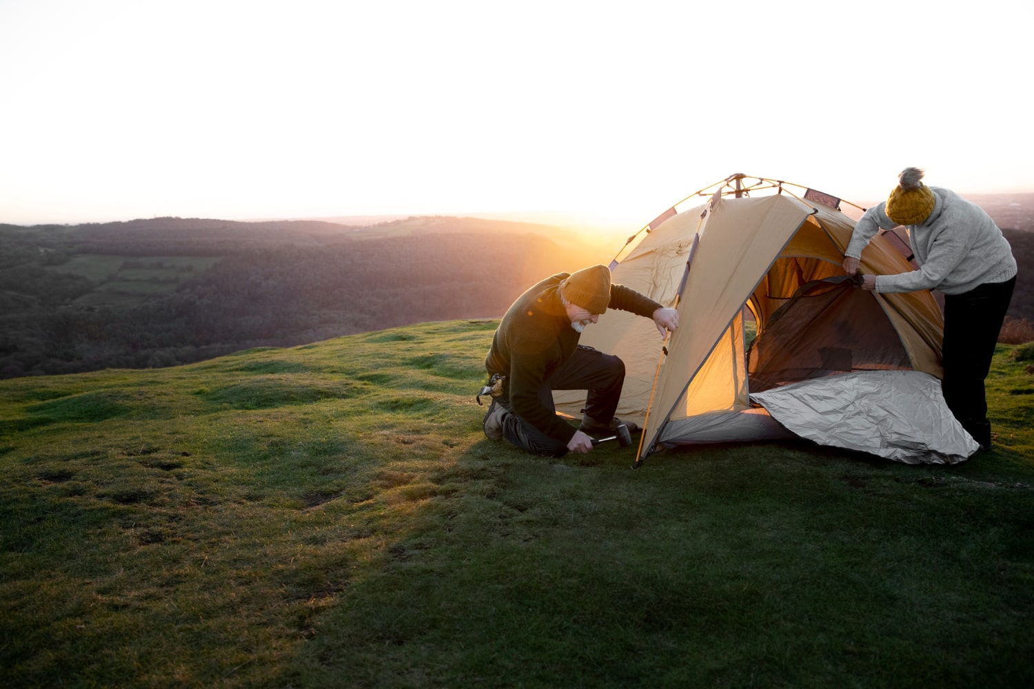 1. Camping la munte cu cortul - care sunt cele mai importante reguli de urmat pentru o vacanta cat mai sigura-min
